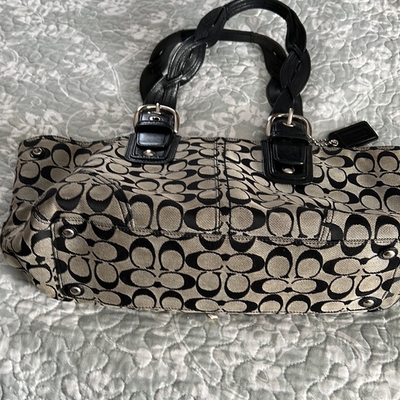 Signature Coach shoulder tote - Picture 2 of 5